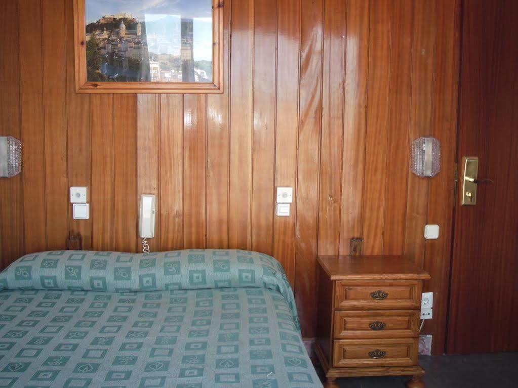 Hostal Atlantic Calella Exterior photo
